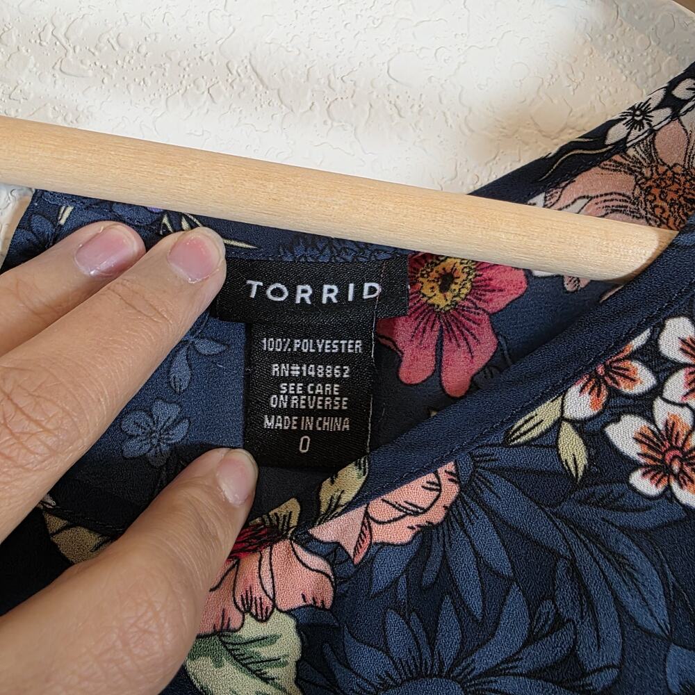 Torrid Blue Flower Blouse Size 0 - Picture 2 of 5
